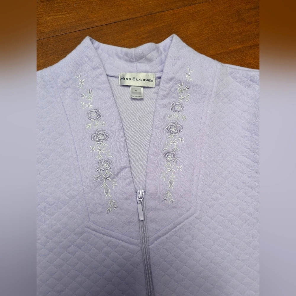 Vintage Miss Elaine Lilac Zip Front Robe With Short Sleeves. Quilted,  Pockets.